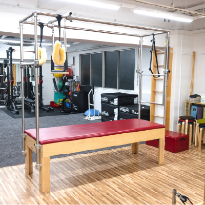 マシンピラティス・マシンの種類：キャデラック