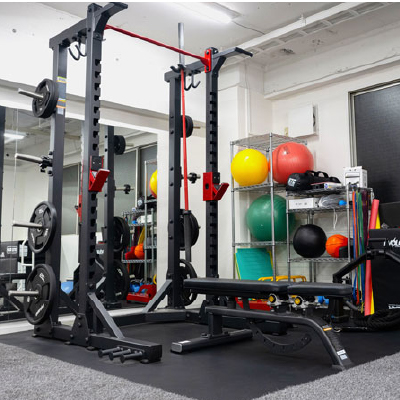 ジム　トレーニング・マシンの種類：パワーラック・ベンチプレス