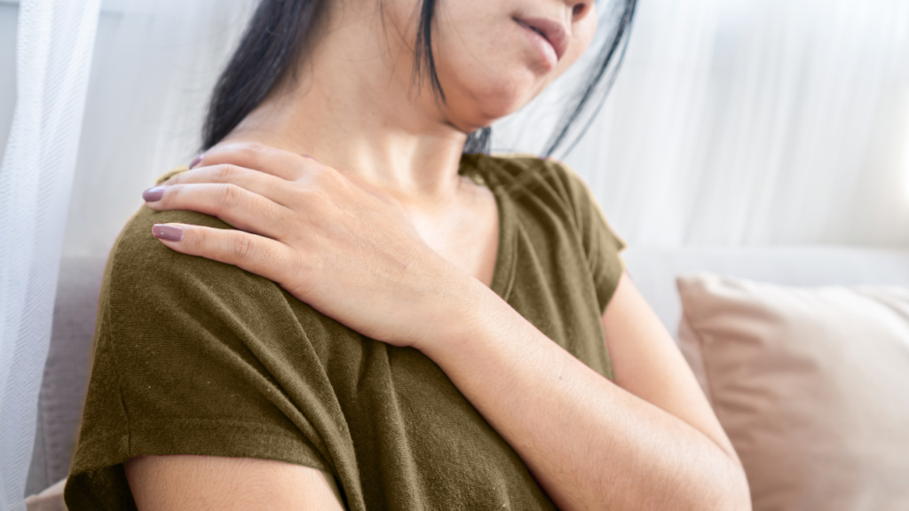 肩こり　原因　ピラティス